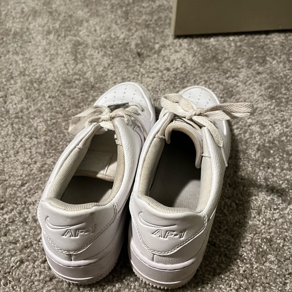 Nike Air Force 1 - Picture 2 of 3